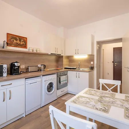 Peaceful Downtown Location - 2 Bedroom Apartment *