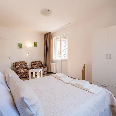 Peaceful Downtown Location - 2 Bedroom * Sofia