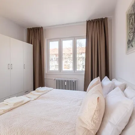 Peaceful Downtown Location - 2 Bedroom Apartment *