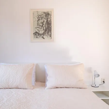 Peaceful Downtown Location - 2 Bedroom Sofia